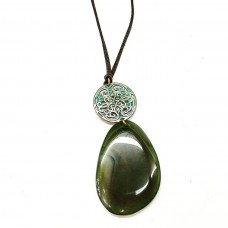 
									green agate for wealth health good communication .protection from the Basque Country
